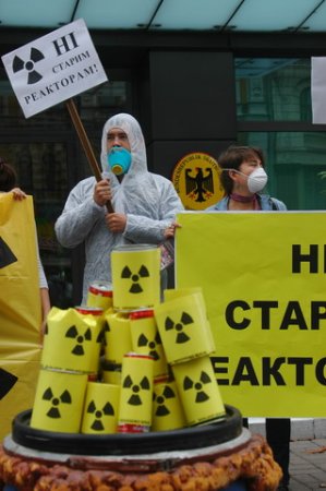Екологи скинули в центрі міста “ядерні відходи”