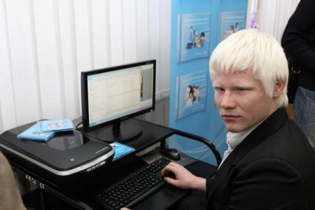 Волонтеры «Киевстар» записали 6 дисков аудио-литературы для слепых детей