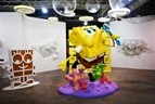 Выставка «Впитываем: Мир Губки Боба» раскрывает правду: желтый герой мог бы быть русским! Не только в душе…