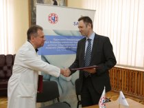Компания Санофи в Украине подписала Меморандум о взаимопонимании с больницей ОХМАТДЕТ