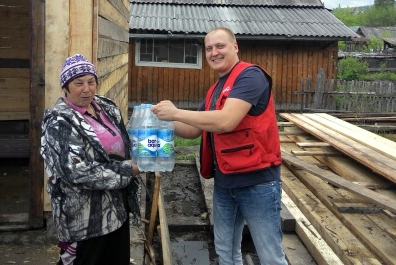 Гуманитарная помощь пострадавшим от наводнений: 48 тысяч литров питьевой воды от Системы Coca-Cola