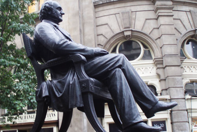 Купидон-благотворитель, воскресный учитель и сидящий бизнесмен: три памятника филантропам в Лондоне
