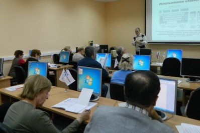 «Ростелеком» в Новосибирске обучает пенсионеров «Азбуке интернета»